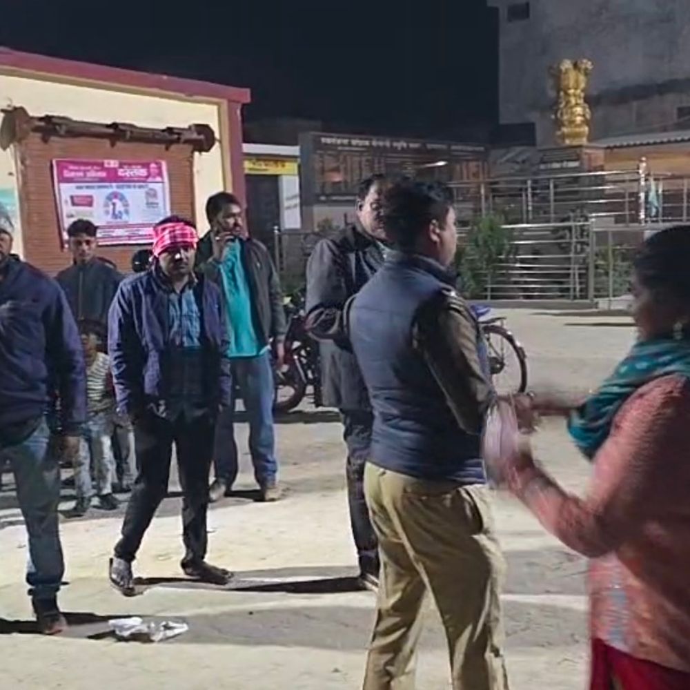 अम्बेडकरनगर में ट्रक की चपेट में दो युवकों की मौत:बारात जा रहे युवकों की मौके पर गई जान