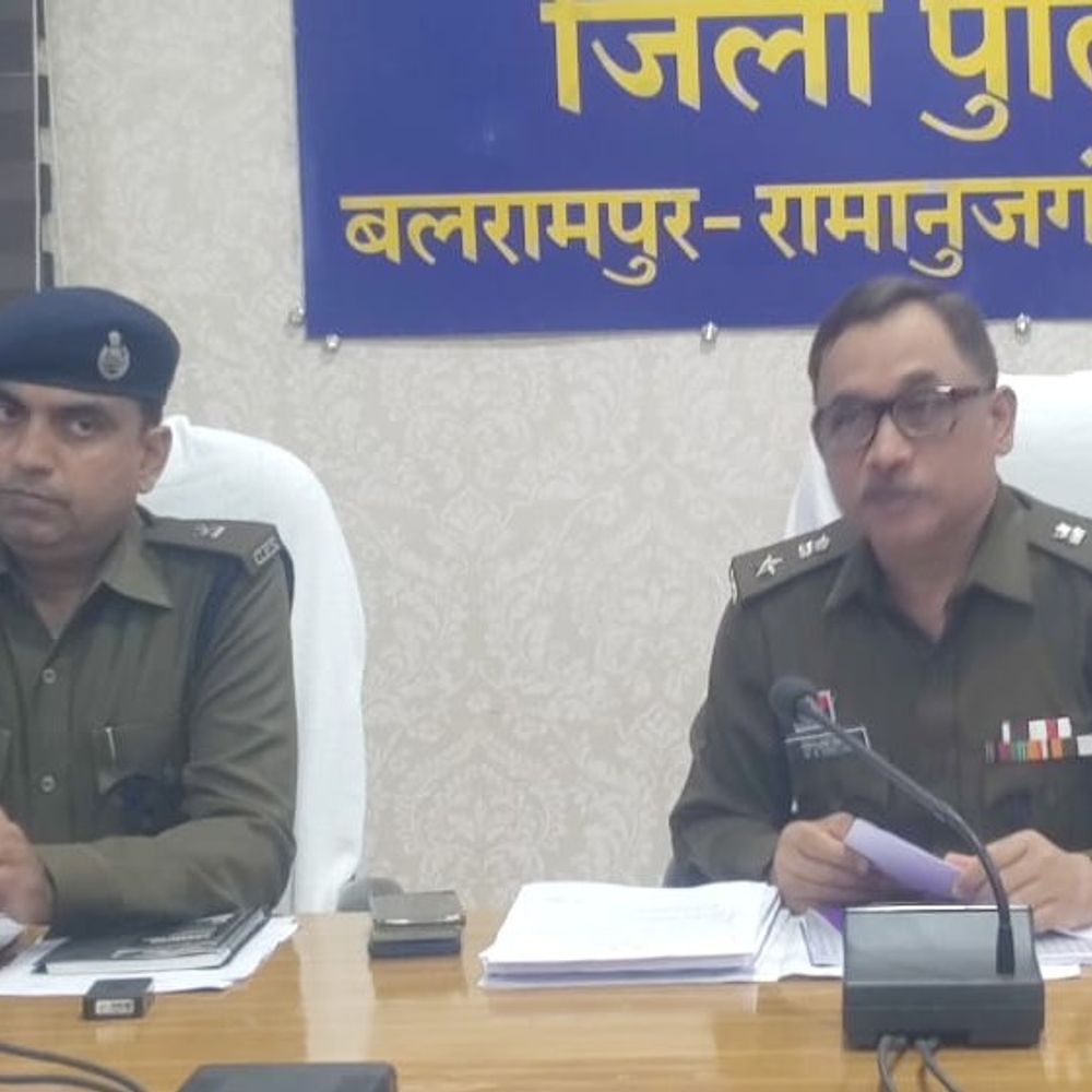 बलरामपुर में लंबित मामलों पर SP की समीक्षा बैठक:2025 से पहले निराकरण का लक्ष्य, अधिकारियों को दिए गए निर्देश