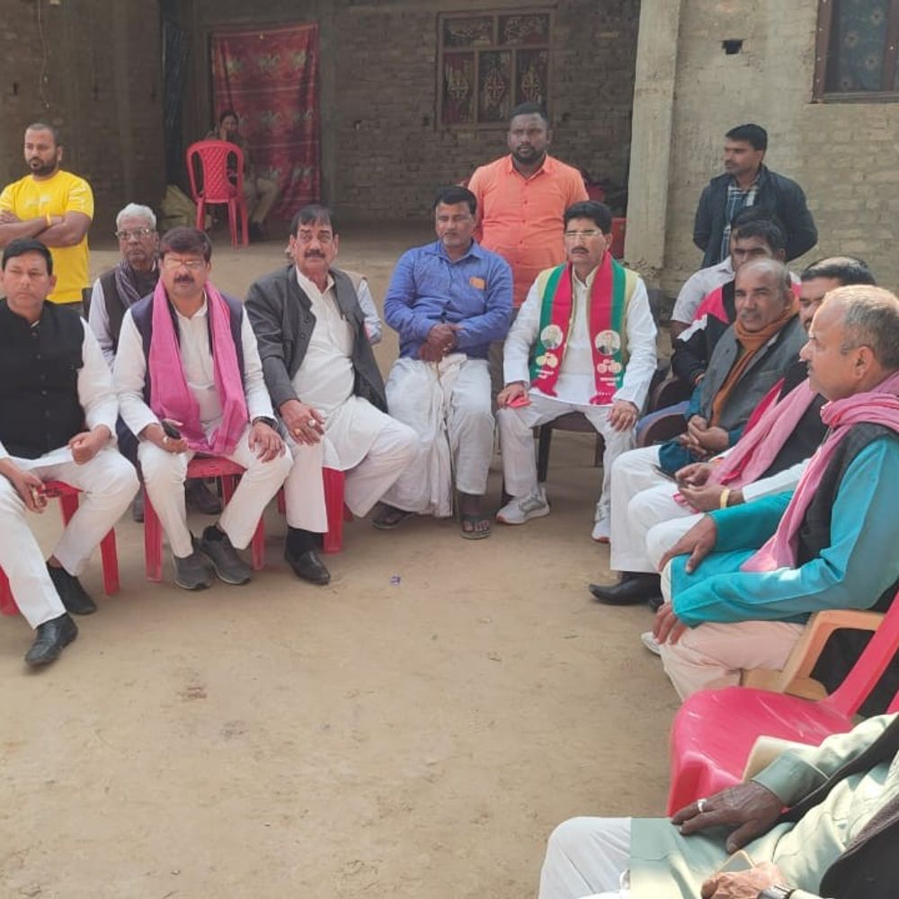 BLO रंजू दूबे की मौत पक सपा ने उठाए सवाल:जिलाध्यक्ष व्यास यादव परिजनों से मिले, मुआवजे की मांग