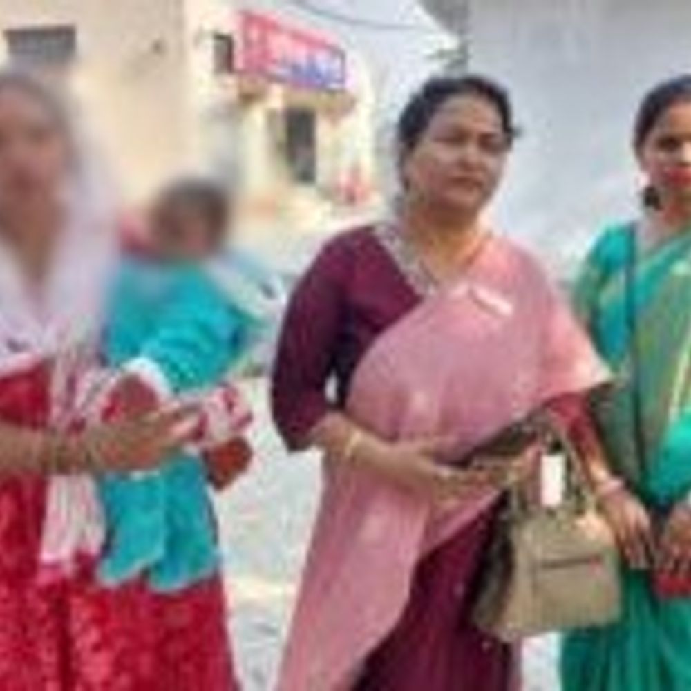 ससुराल से भागकर विवाहिता ने प्रेमी संग रचाई शादी:  दो साल बाद युवक ने दिया धोखा, पहले पति ने फिर से अपनाया – taraiya News