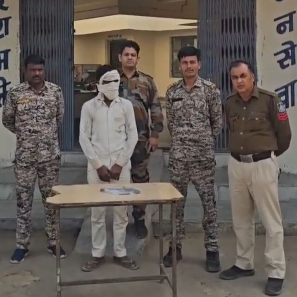 मुरैना के महुआ में UP का बदमाश गिरफ्तार:चक्रधारी मंदिर के पास वारदात की फिराक में था; कट्टा और कारतूस बरामद