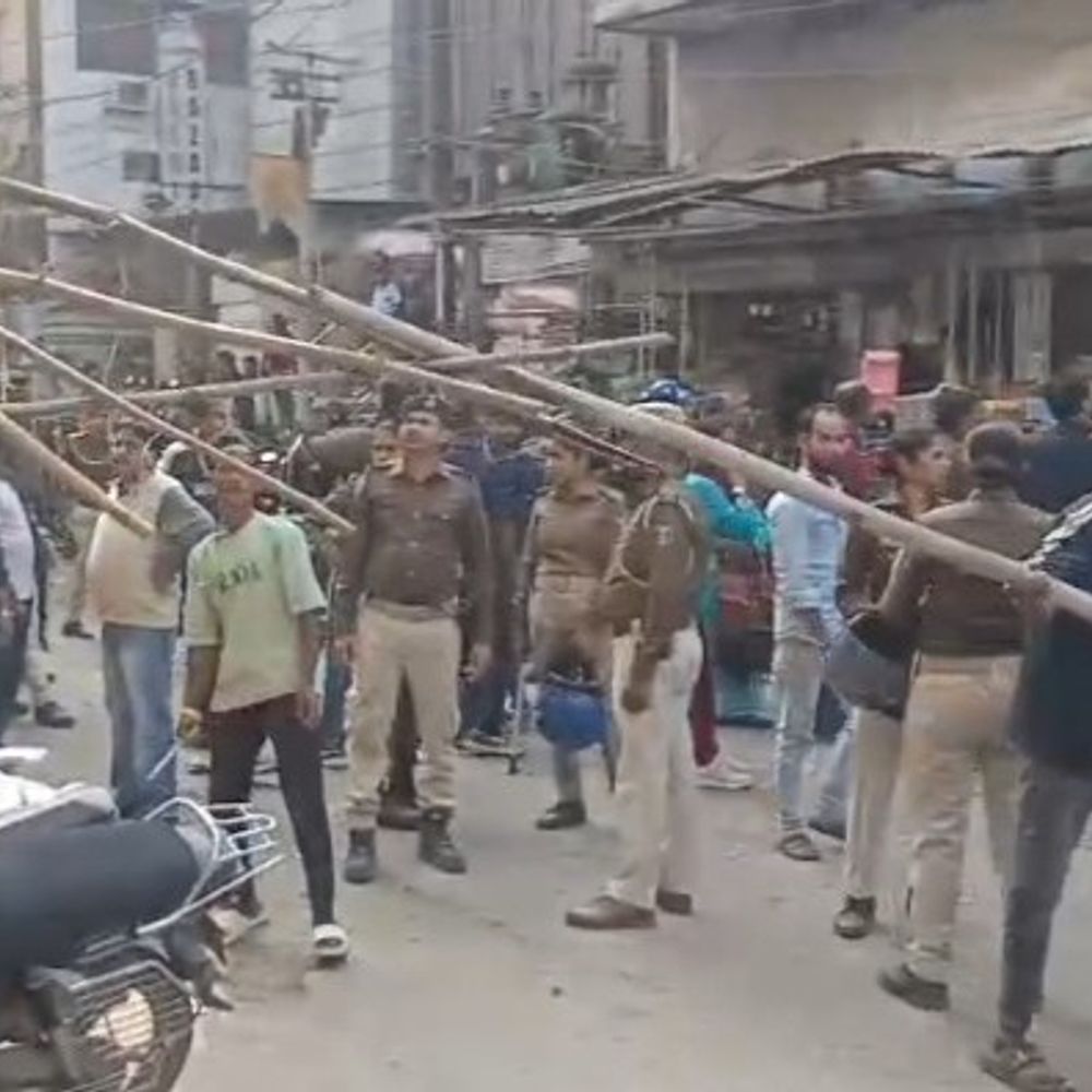 गयाजी में जाम से मुक्ति के लिए प्रशासन एक्टिव:अवैध अतिक्रमण पर चला बुलडोजर, केपी रोड समेत कई इलाकों में कार्रवाई