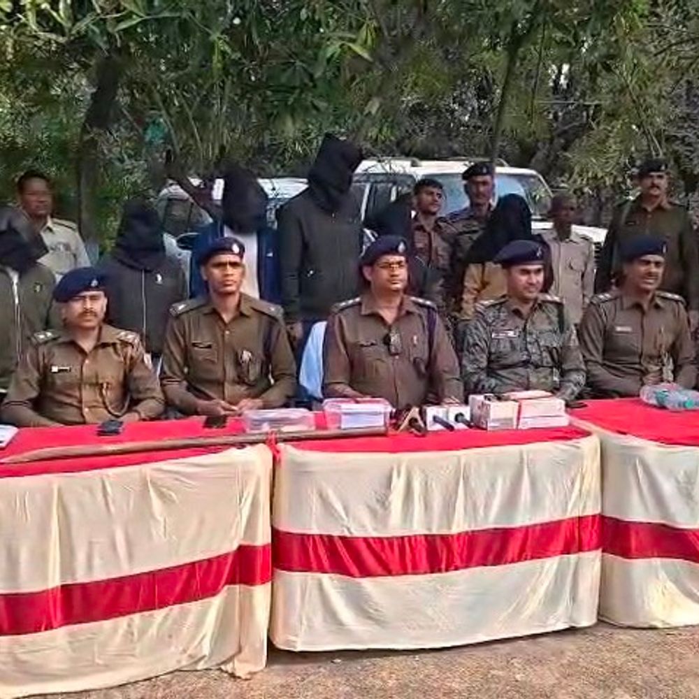 गोड्डा में सरकारी संस्थानों से चोरी, 6 गिरफ्तार:  पुलिस ने भारी मात्रा में चोरी का सामान बरामद किया – Godda News