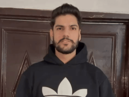 https://images.bhaskarassets.com/thumb/1000x1000/web2images/521/2025/11/29/ezgif-2966cd15d4af96b0_1764439938.gif