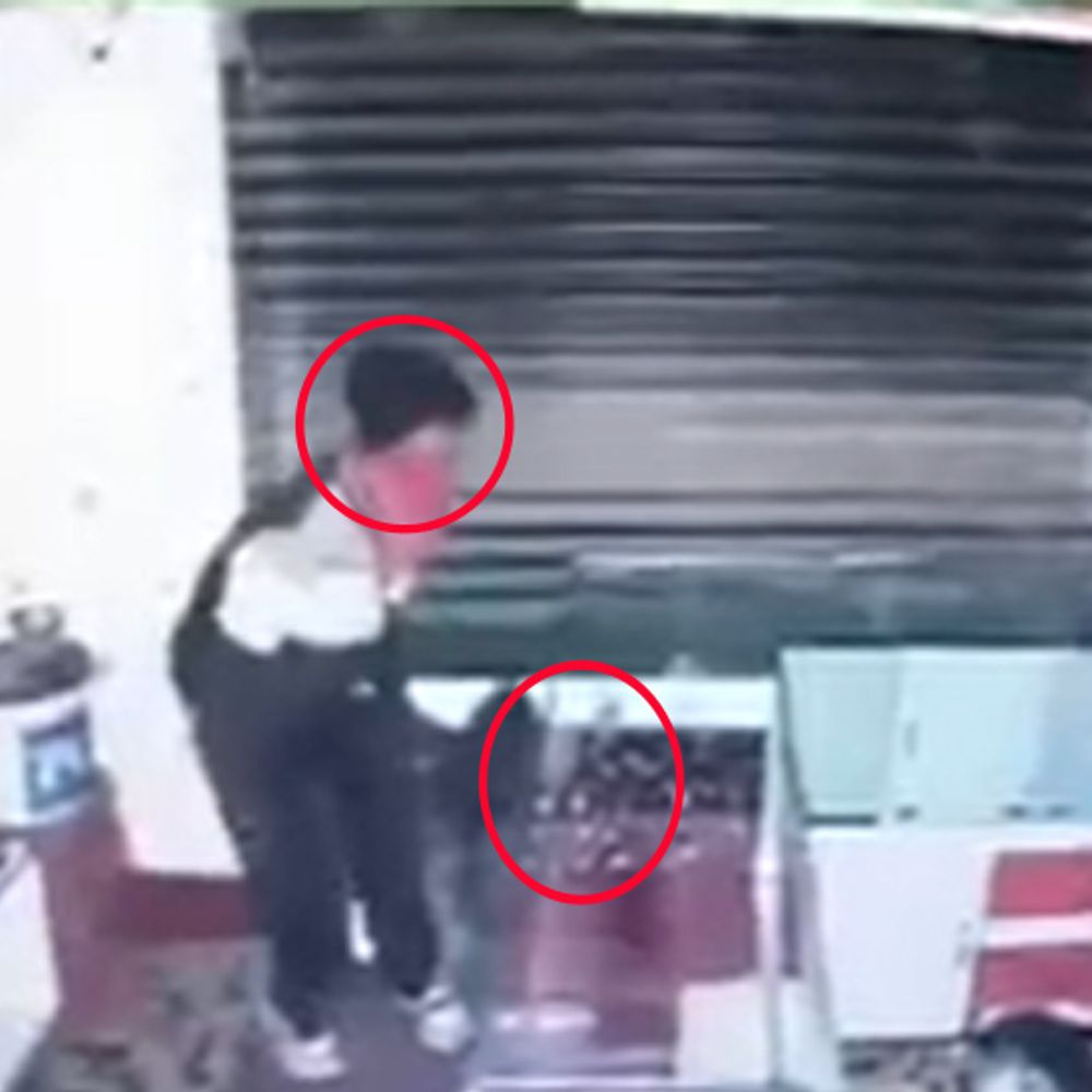 राजनगर में ज्वेलरी दुकान से चांदी के जेवर चोरी:  सीसीटीवी फुटेज में दिखे संदिग्ध, पुलिस आरोपियों की पहचान में जुटी – saraikela kharsawan News