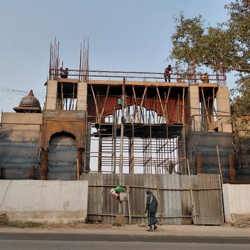 बिहार का पहला मॉडर्न श्मशान घाट:पटना में दो तालाबों के बीच शिव प्रतिमा, मोक्ष-बैकुंठ द्वार ले रहा आकार; कांसे से बना रहे ओम चिन्ह