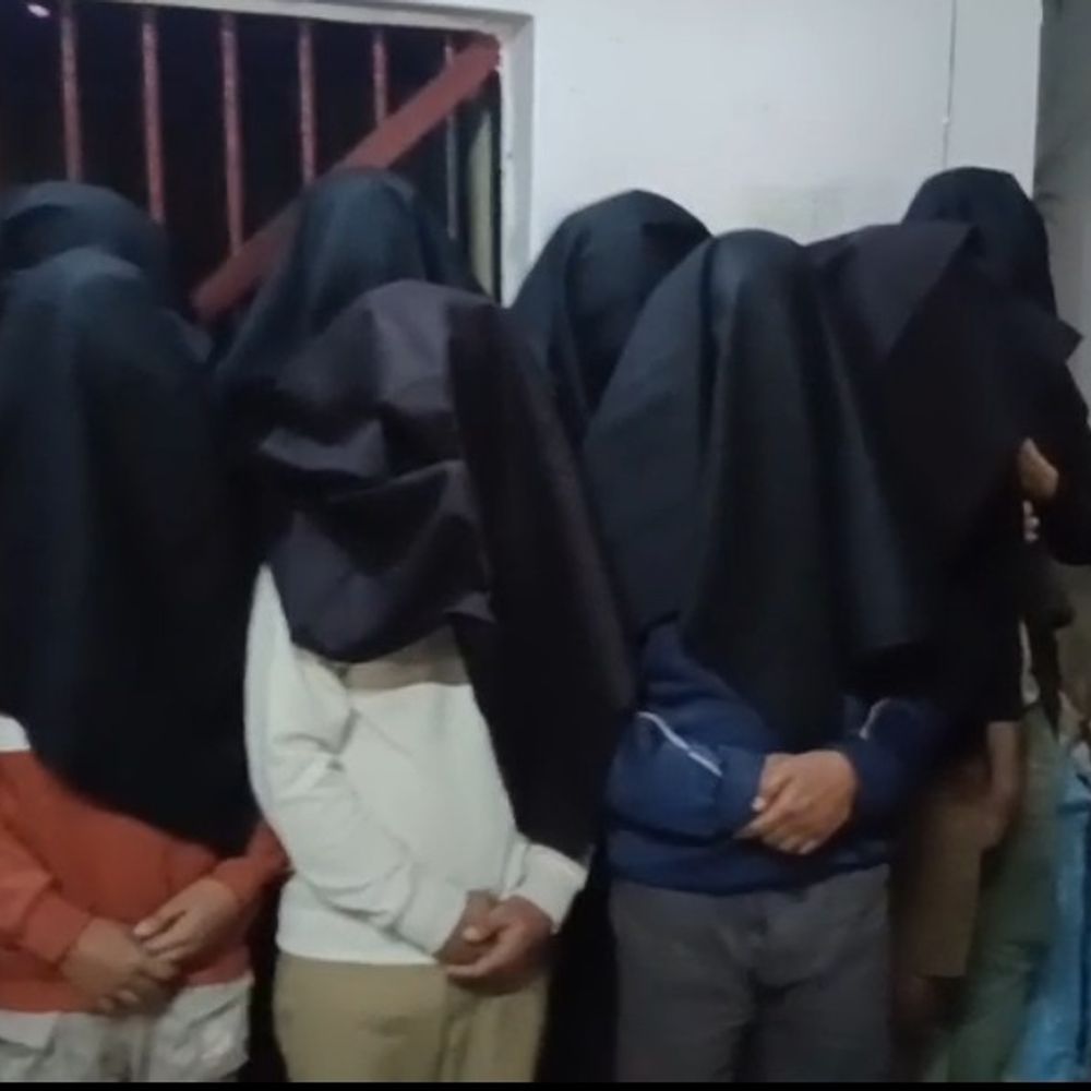 बक्सर में गेम एप के जरिए करते थे साइबर फ्रॉड:4 राज्यों- बिहार के 5 जिलों के 18 ठग अरेस्ट, एसपी बोले-छापेमारी जारी