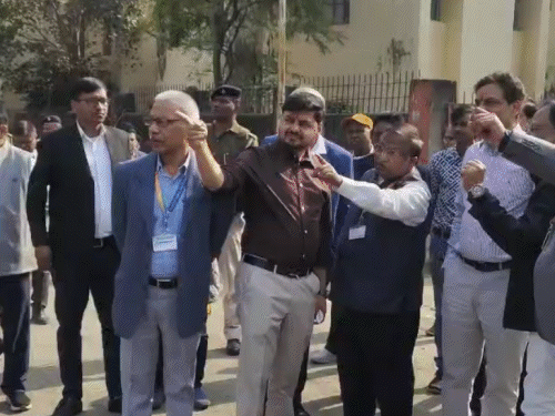 SNMMCH में 420 बेड IPD, UG-PG सीटें बढ़ेंगी:  स्वास्थ्य सचिव ने किया निरीक्षण, सुपर स्पेशियलिटी सेवाएं जल्द होंगी शुरू – Dhanbad News