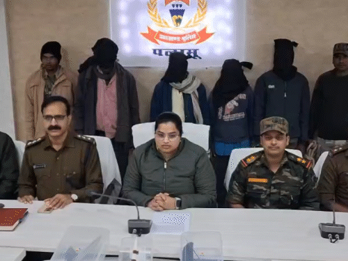 पारा शिक्षक स्कूल की रसोइया से बनाना चाहता था संबंध:  इनकार करने पर उसके पति की हत्या की रची साजिश, 3 सुपारी किलर के साथ गिरफ्तार – Palamu News