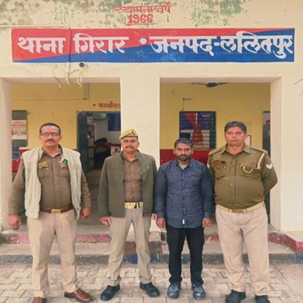 ललितपुर में 25 हजार का इनामी चोर गिरफ्तार:मोबाइल टावर से उपकरण चोरी का आरोपी, एक साल से था फरार