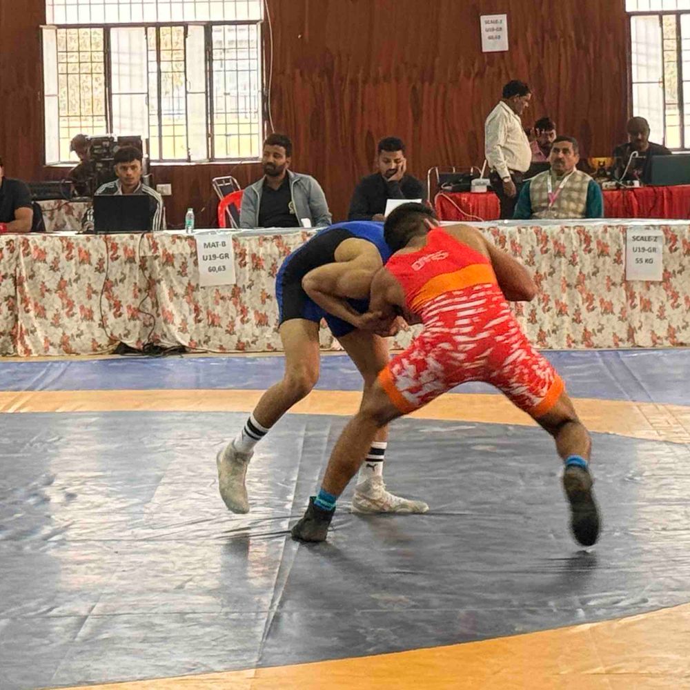 गोरखपुर के कुश्ती प्रतियोगिता में दूसरे दिन हुए रोमांचक मुकाबले:युवा पहलवानों ने दिखाया दम, हर राउंड आखिरी सेकंड तक चला संघर्ष