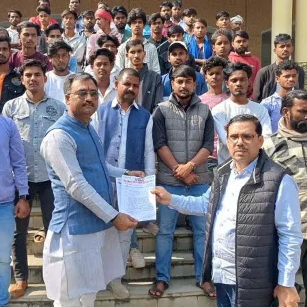 धान खरीद में मनमानी, किसान पहुंचे कलेक्ट्रेट:कलेक्टर को ज्ञापन सौंपकर व्यवस्था सुधारने की मांग