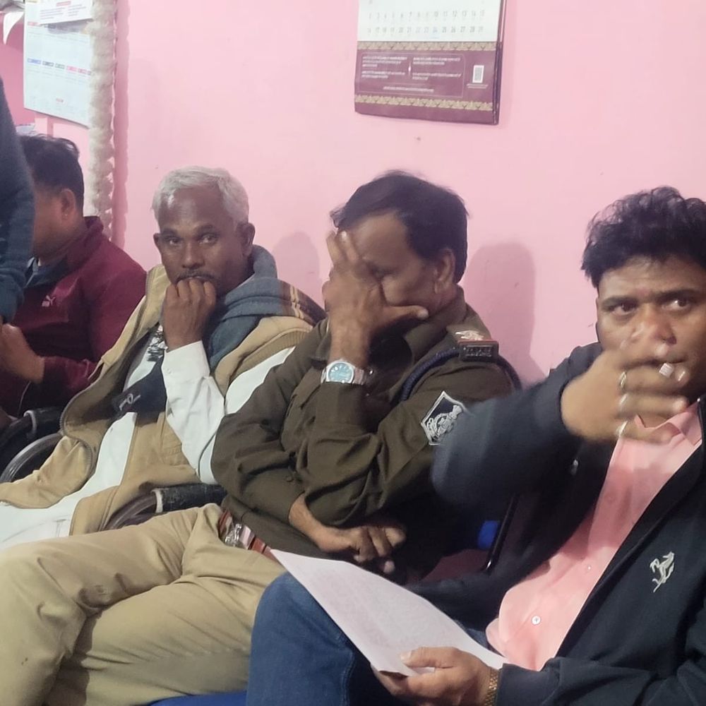 धार में SI 10 हजार रिश्वत लेते पकड़ाया:जमीन विवाद के आरोपी को जमानत और ट्रैक्टर छुड़वाने के नाम पर मांगे थे पैसे