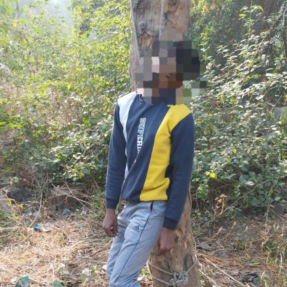 रेवाड़ी में पेड़ से लटका मिला युवक का शव:यूपी का रहने वाला, काम की तलाश में आया था