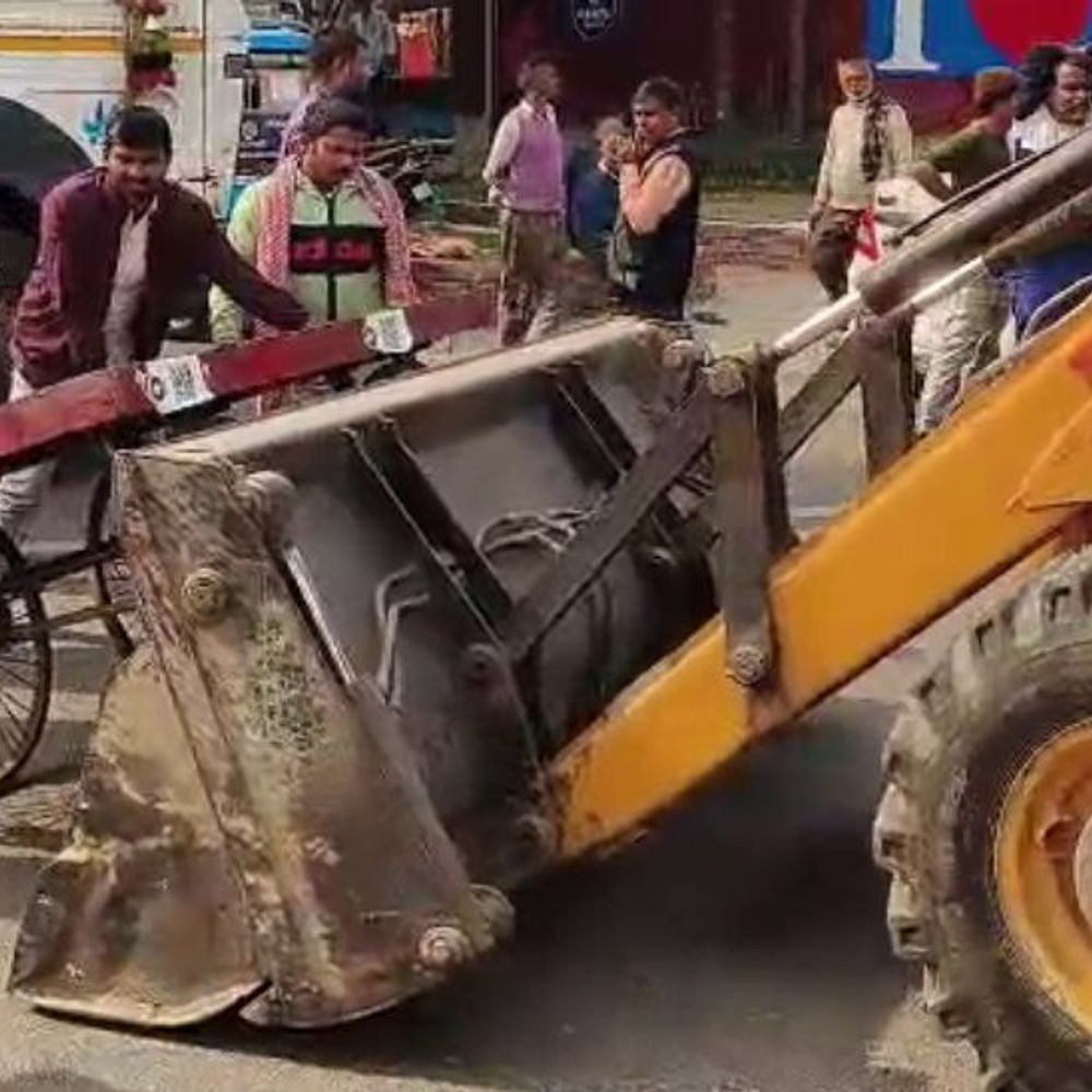 पटना में आज से अतिक्रमण हटाओ अभियान शुरू:मुख्य सड़कों और बाजारों में अतिक्रमण पर चला बुलडोजर, जिला प्रशासन ने बनाई 9 टीमें