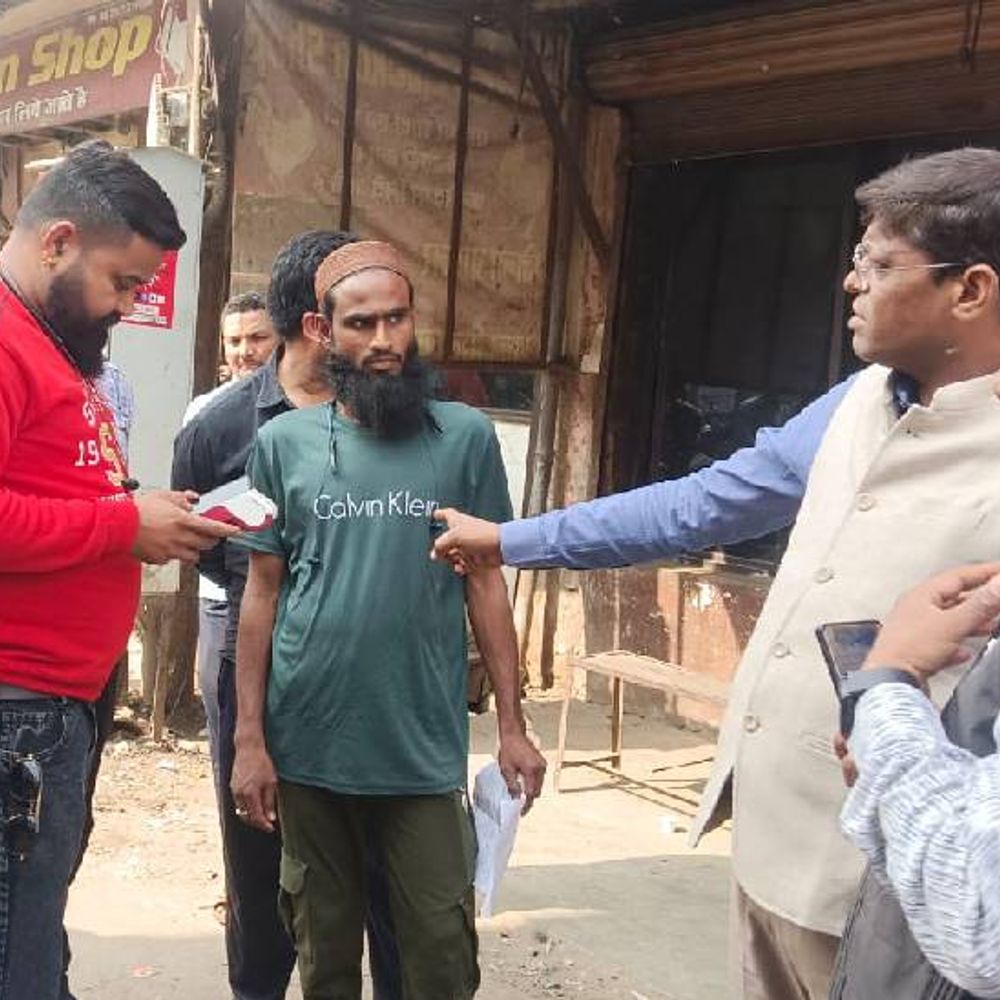 भोपाल में अवैध मीट दुकानों पर निगम ने की कार्रवाई:गंदगी करने वालों से 35 हजार रुपए का जुर्माना वसूला; अवैध निर्माण भी हटाया