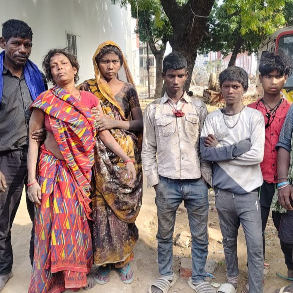 भोजपुर में अज्ञात वाहन की टक्कर से युवक की मौत:चाचा से 20 रुपए लेकर घर से निकला था, हादसे के बाद आरोपी चालक फरार