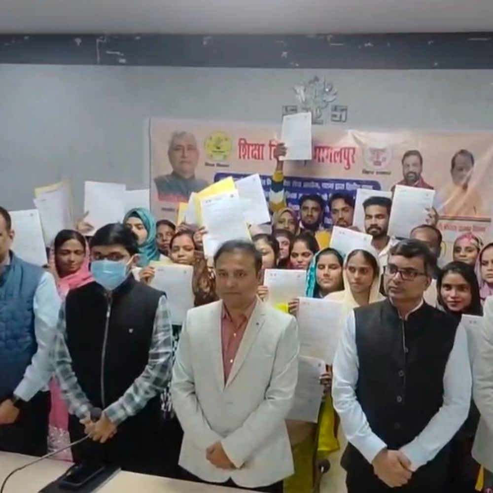 भागलपुर में 40 नवनियुक्त शिक्षकों को मिला नियुक्ति पत्र:अभ्यर्थी बोले- ये सिर्फ जॉब नहीं, बच्चों के भविष्य को संवारने की बड़ी जिम्मेदारी है