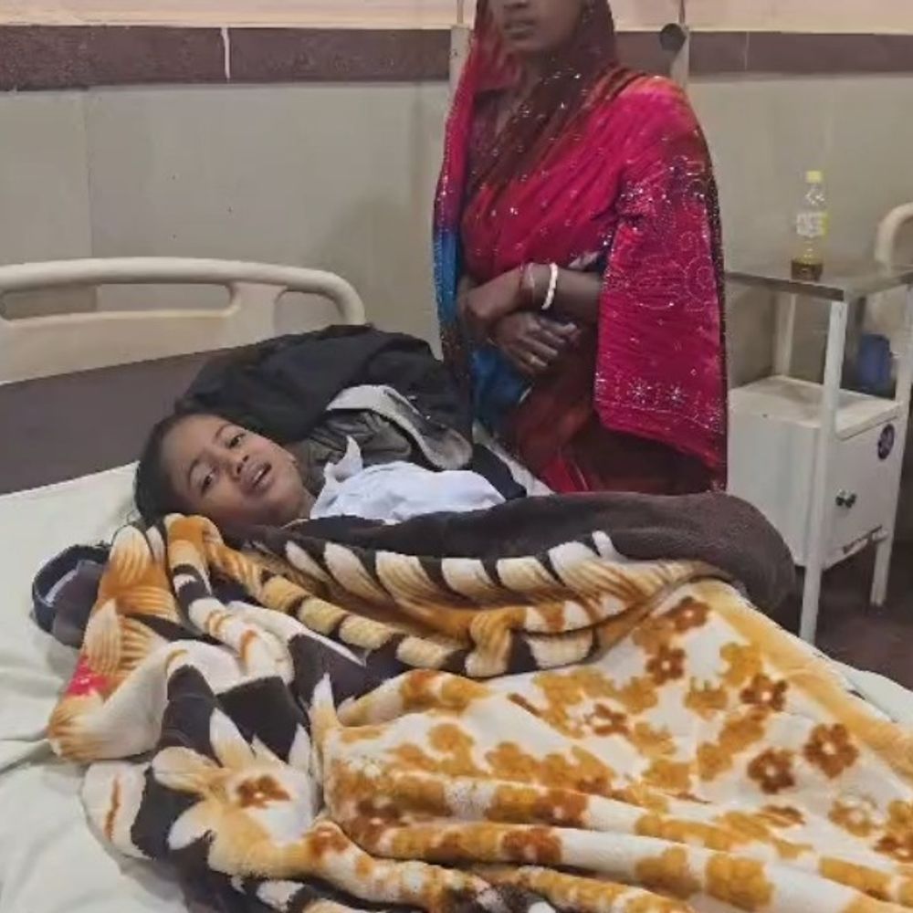 पखांजूर में जहरीली गैस से 8 स्कूली बच्चे बीमार:उप-स्वास्थ्य केंद्र में दवाइयां जलाने से निकली गैस, अस्पताल में भर्ती