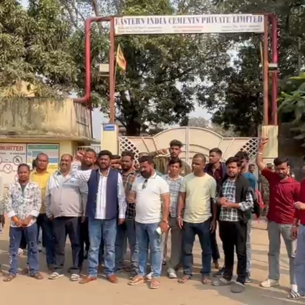 बोकारो में विस्थापितों का अनिश्चितकालीन धरना शुरू:  ईस्टर्न इंडिया सीमेंट की एथनॉल फैक्ट्री गेट पर नियोजन की मांग – Bokaro News