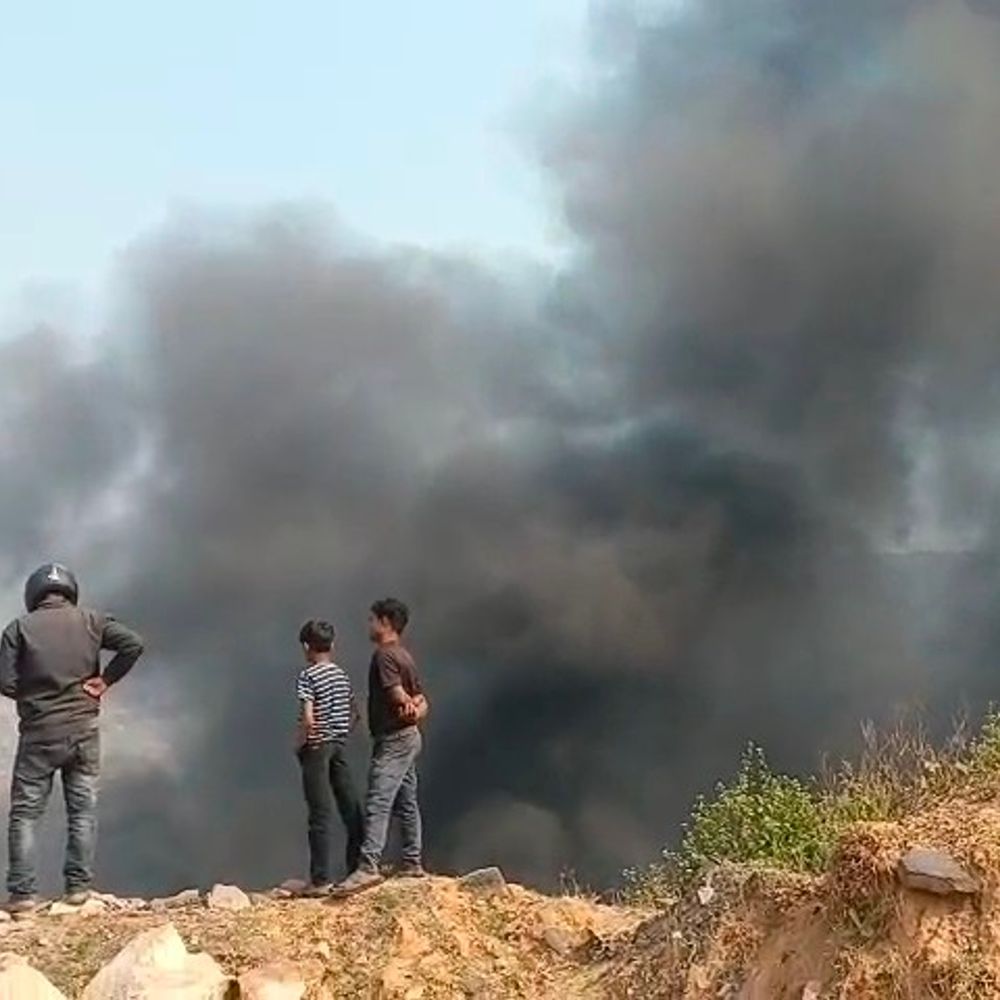 धनबाद में भूमिगत कोयला खदान में आग:  जहरीले धुएं से ग्रामीणों को सांस लेने में परेशानी, घरों में धुआं भरा – Dhanbad News