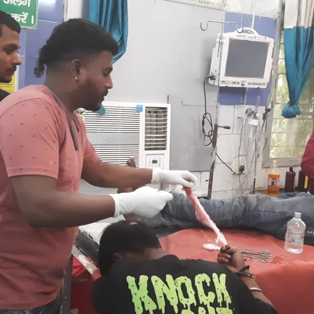 औरंगाबाद में शराब कारोबार को लेकर मारपीट:शराब माफिया ने गांव के लोगों को पीटा, घायल बोले- शराब की खेप ले जाने से मना किया था