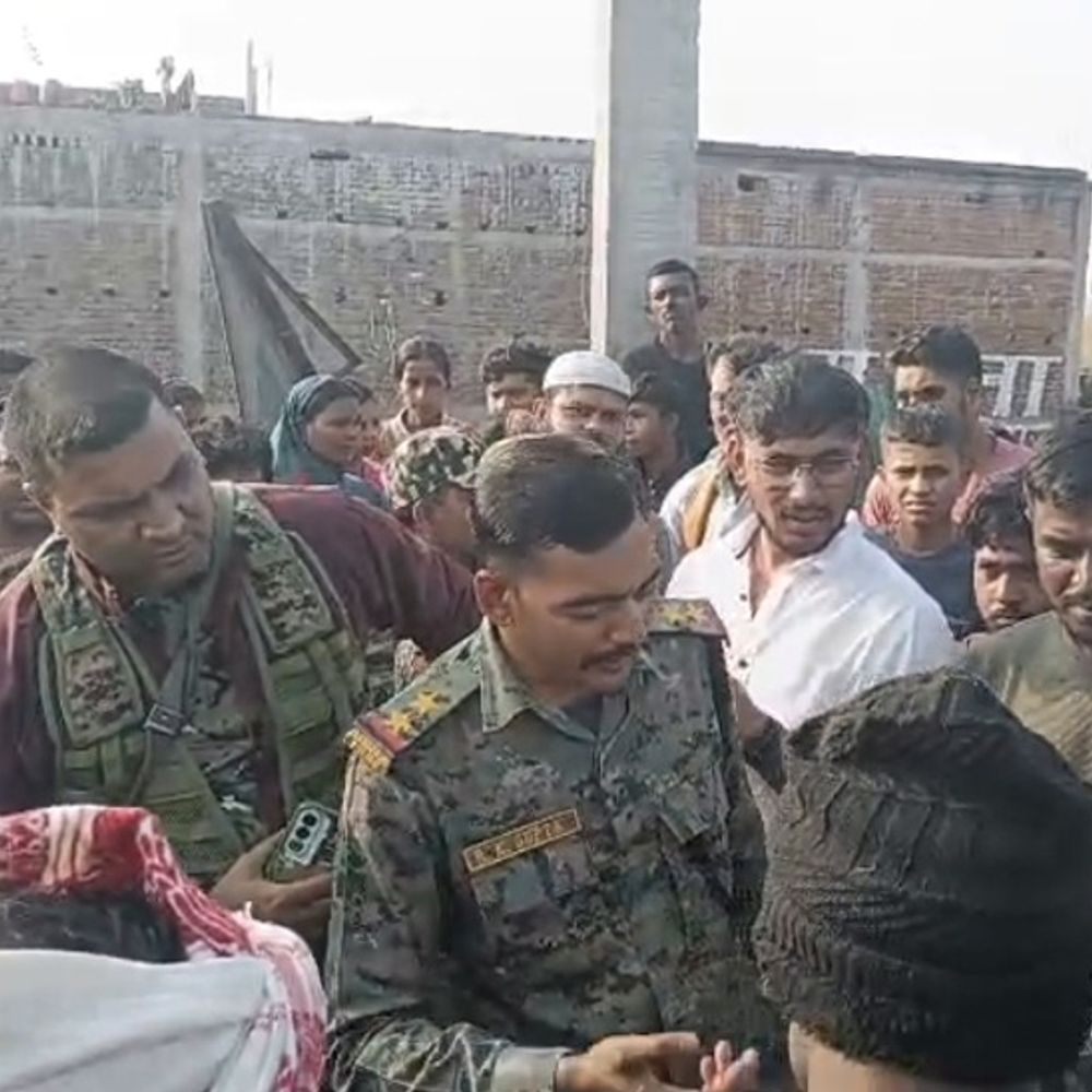 लातेहार हाइवा की चपेट में आने से युवक की मौत:  परिजनों ने तीन घंटे सड़क किया रोड जाम, मुआवजा के आश्वासन के बाद जाम हटा – latehar News