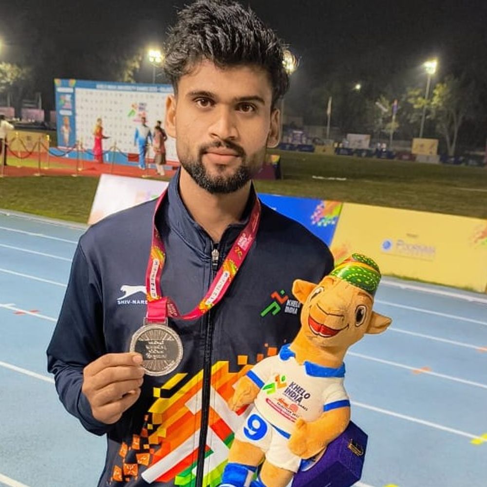 DDU के गौरव ने जीता सिल्वर मेडल:खेलो इंडिया यूनिवर्सिटी गेम्स में 5 हजार मीटर की लगाई दौड़