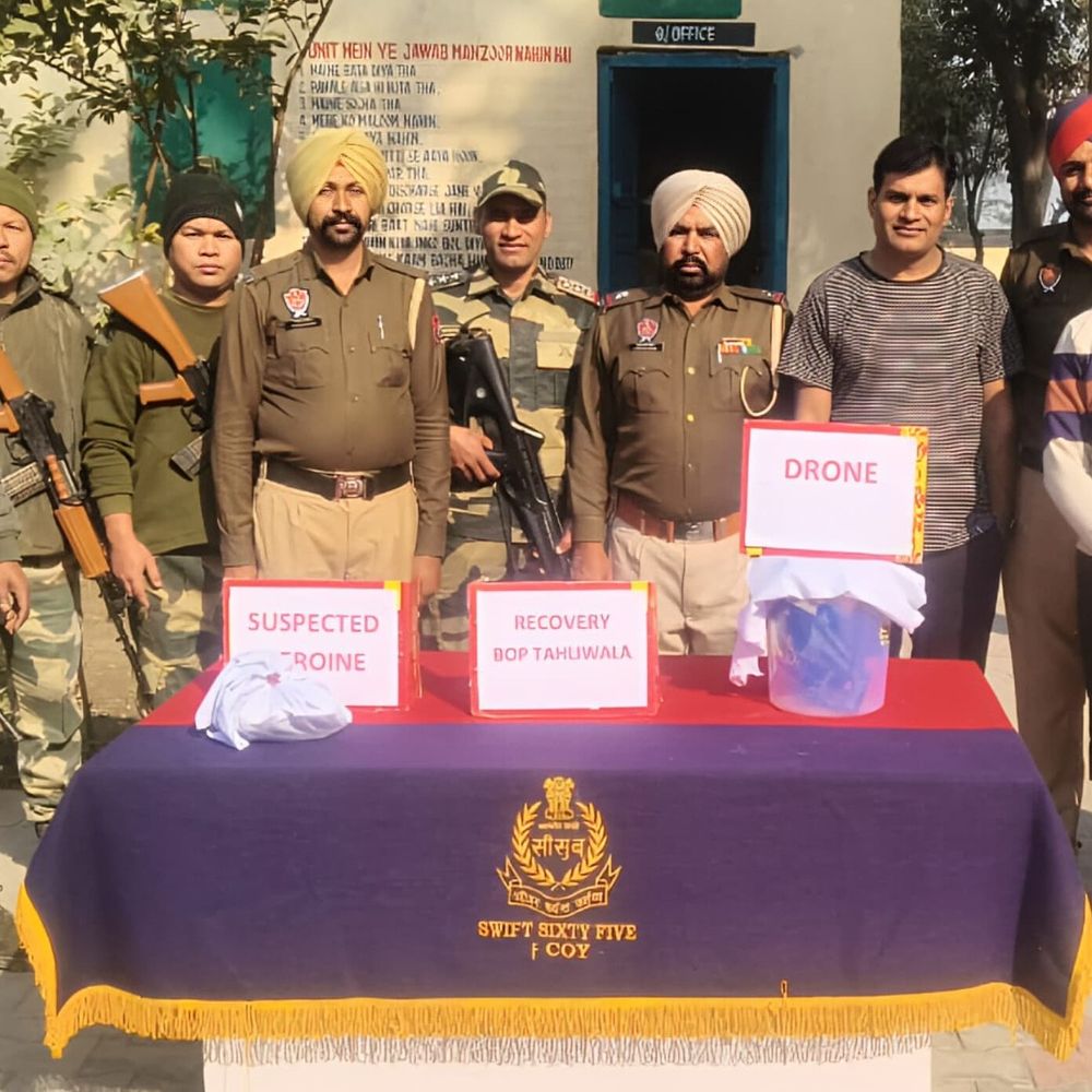 फाजिल्का में पाकिस्तान से आया ड्रोन, हेरोइन बरामद:  बीएसएफ-पुलिस की संयुक्त कार्रवाई में सर्च ऑपरेशन के दौरान मिली सफलता – Fazilka News