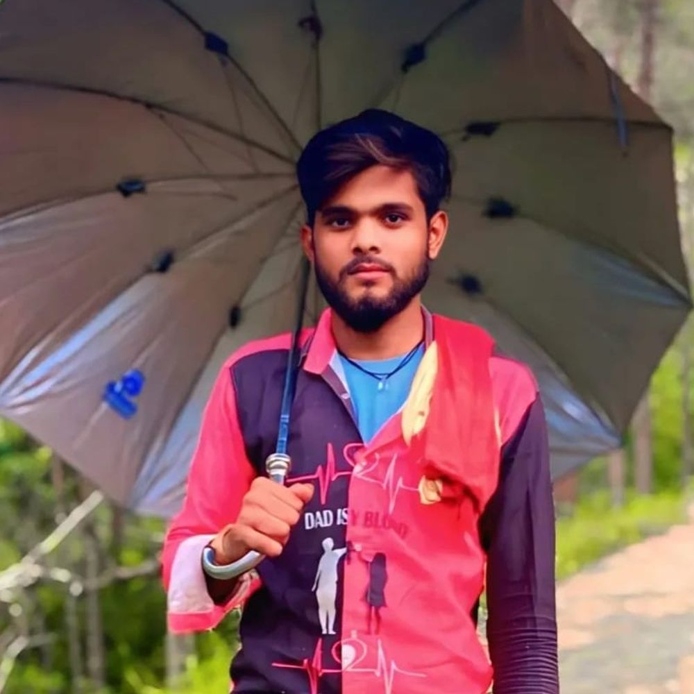 वाहन की टक्कर से 2 दोस्तों की मौत, एक घायल:बेतिया में आर्केस्ट्रा देखकर लौट रहे थे तीनों, परिजन ने पोस्टमॉर्टम कराने से किया इनकार