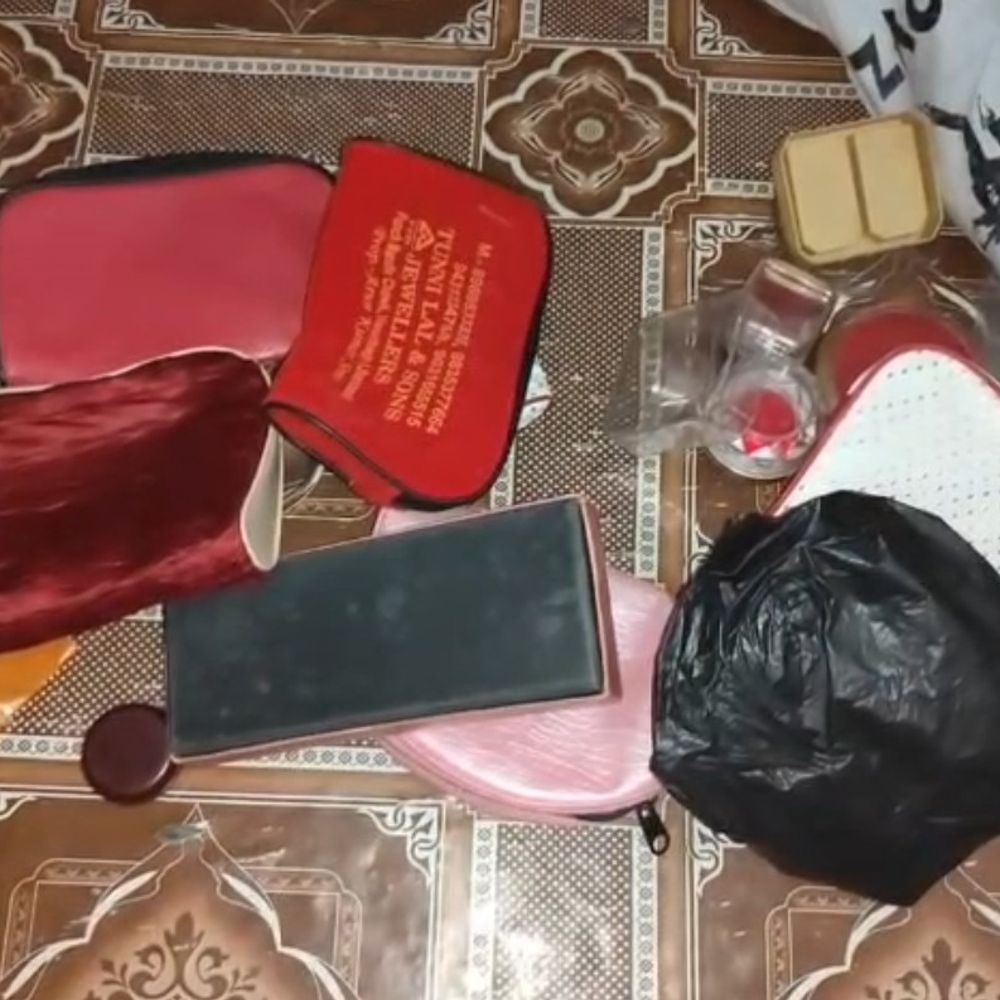 चतरा में बंद घर से 6 लाख के जेवर-नगदी चोरी:  घर के मालिक शादी में गए थे रांची, पीड़ित ने पुलिस से लगाई न्याय की गुहार – Chatra News