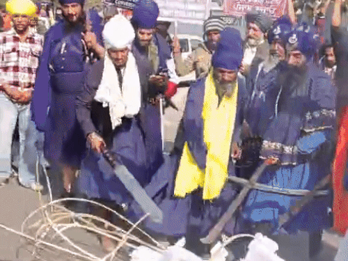 जालंधर में पास्टर अंकुर नरूला उसकी पत्नी का पुतला फूंका:  पंजाब बचाओं मोर्चा के तजसवी,भाना सिद्धू और निहंग सिंहों ने विदेशी फंडिंग की जांच की मांग – Jalandhar News