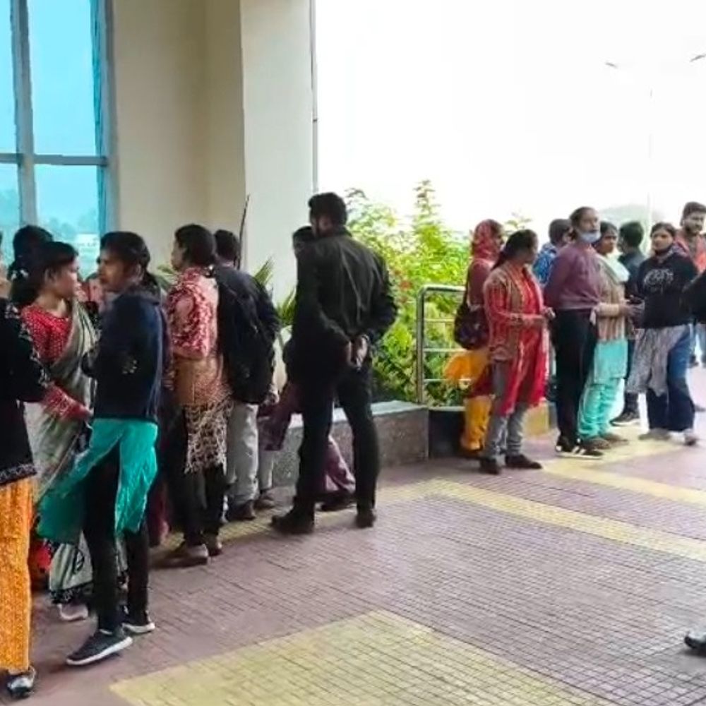 नौकरी से निकाला, तो कर्मचारी ने किया हंगामा:भागलपुर सुपर स्पेशलिटी हॉस्पिटल का मामला, नई कंपनी ने नौकरी सुरक्षित रखने का दिया भरोसा