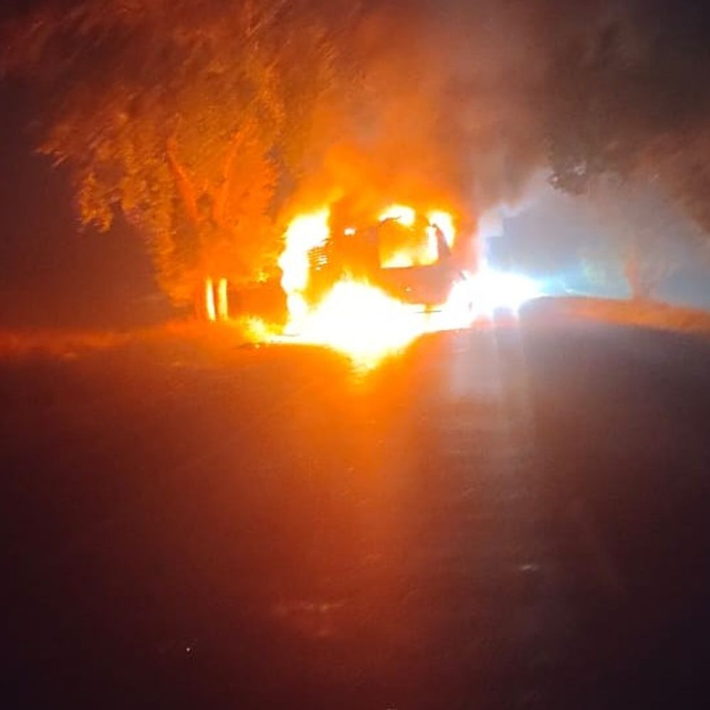 चित्रकूट में बाइक और ट्रक की टक्कर में लगी आग:दो झुलसे, हालत गंभीर; हाईवे पर लगा जाम