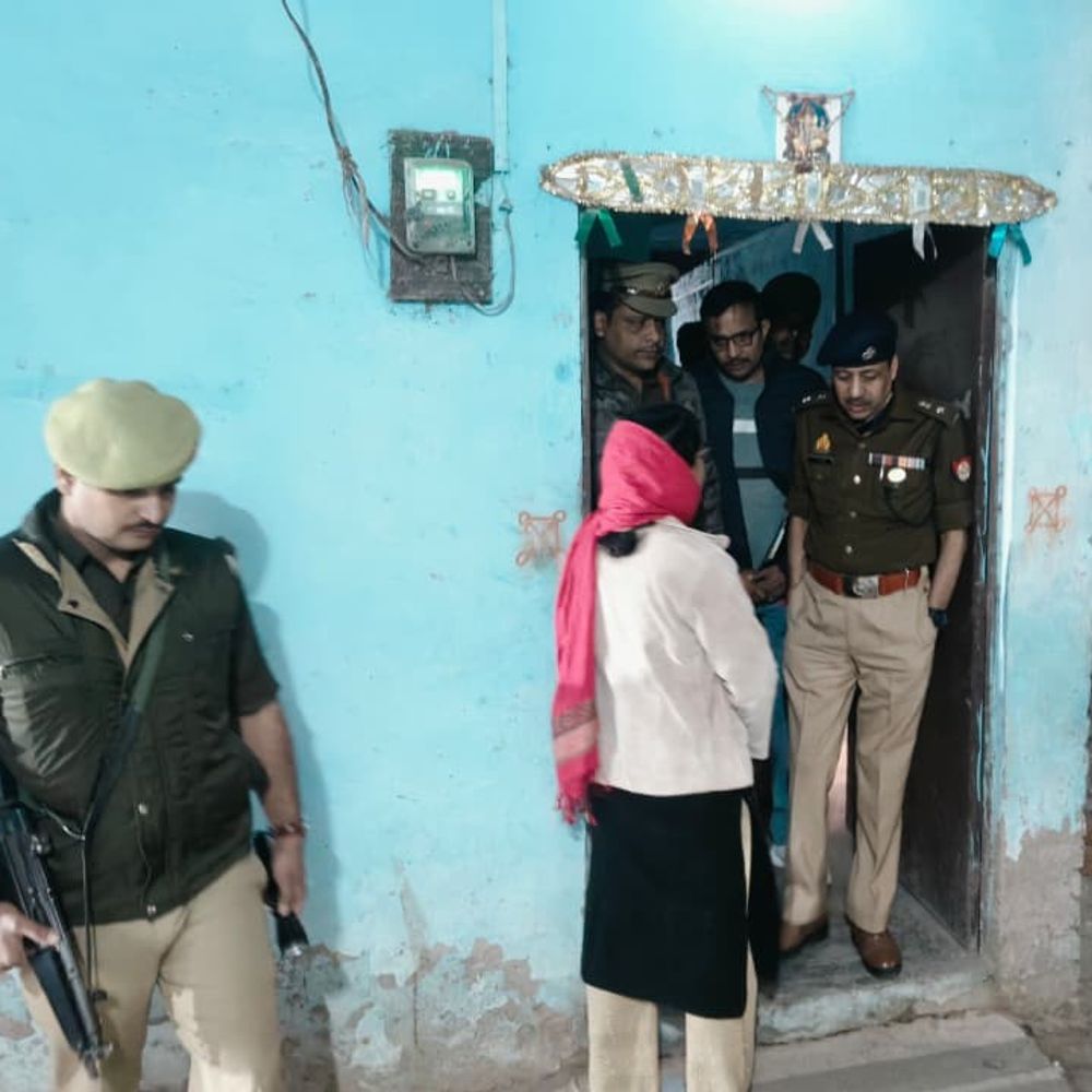 उन्नाव में किराए के कमरे में मिला महिला का शव:संदिग्ध परिस्थितियों में मौत की आशंका, पति फरार, 12 दिन पहले हुए थे शिफ्ट