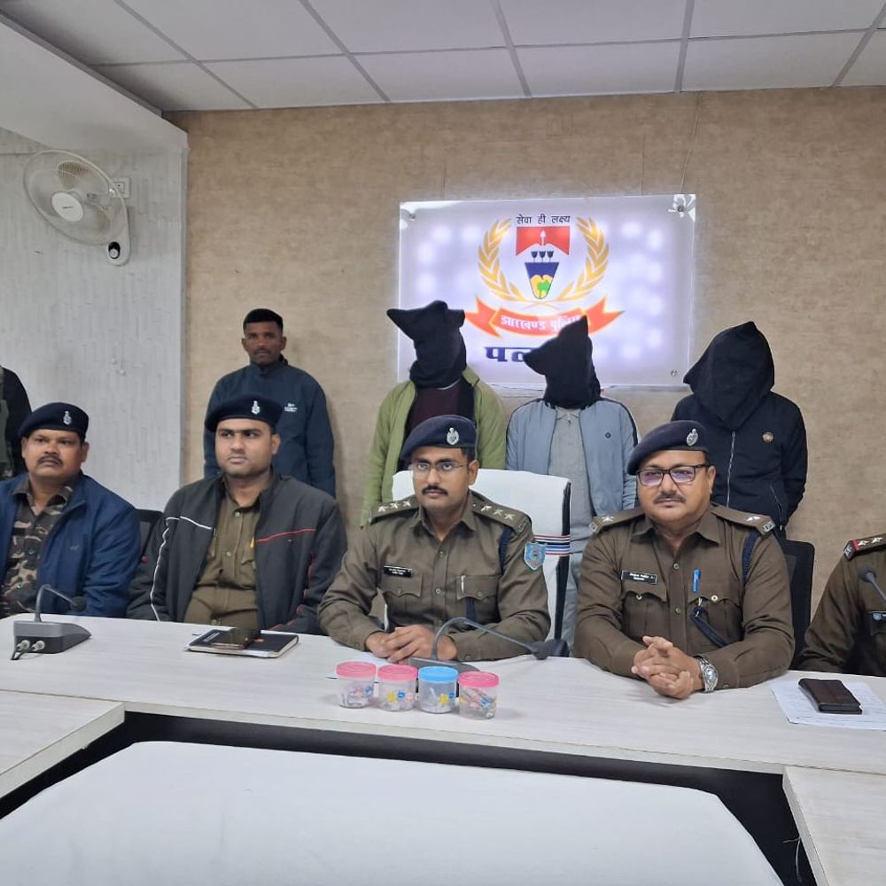 तीन तस्कर गिरफ्तार, 69 पुड़िया ब्राउन शुगर बरामद:  500 रुपए में बेचते थे नशे की पुड़िया, NDPS एक्ट में केस – Palamu News