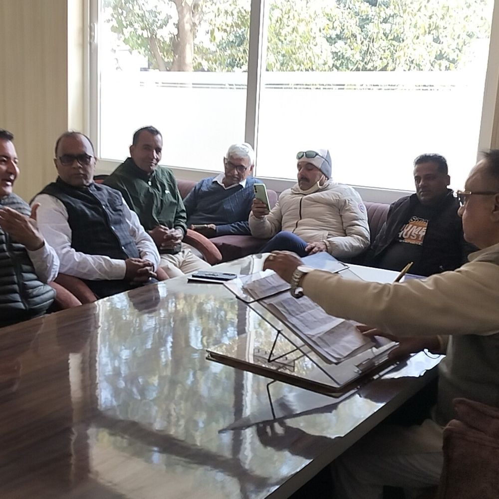 टोहाना नगर परिषद में अधिकारी नहीं, चेयरमैन-पार्षद परेशान:  बोले-कार्यकारी अभियंता महीने में सिर्फ 1 दिन आते, फोन भी नहीं उठाते; सीएम से मिलेंगे – Tohana News