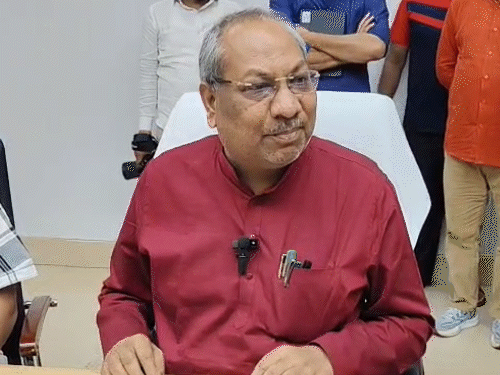 यूपी के मत्स्य विभाग में बड़ा घमासान:मंत्री-डीजी आमने-सामने, आदेश बदलने पर बढ़ा विवाद