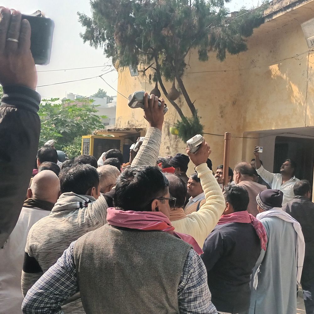 कोटेदारों ने कमीशन बढ़ाने को लेकर किया प्रदर्शन:28 जनवरी को विधानसभा घेराव की चेतावनी दी