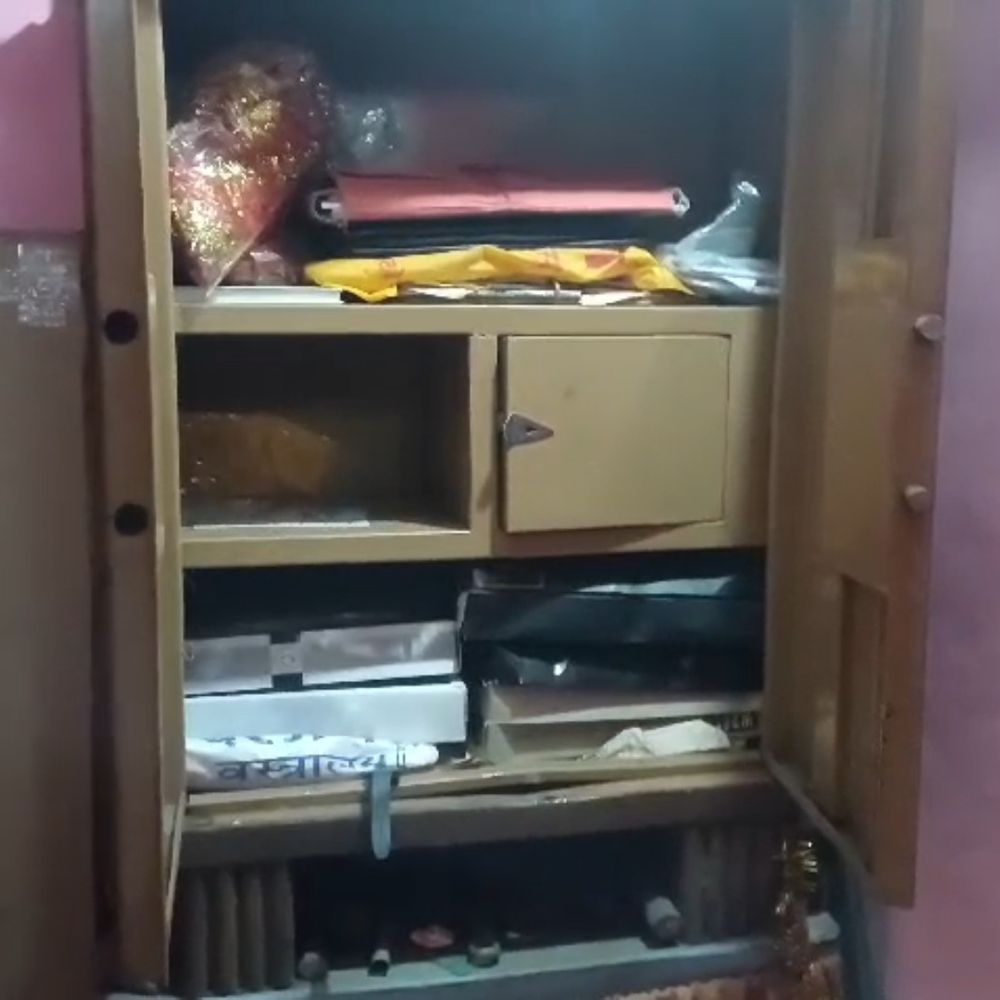 बोकारो में लाखों की चोरी, 20 मिनट में की वारदात:  सूने घर से जेवरात-नगदी ले गए चोर, शादी में खूंटी गए थे मकान मालिक – Bokaro News