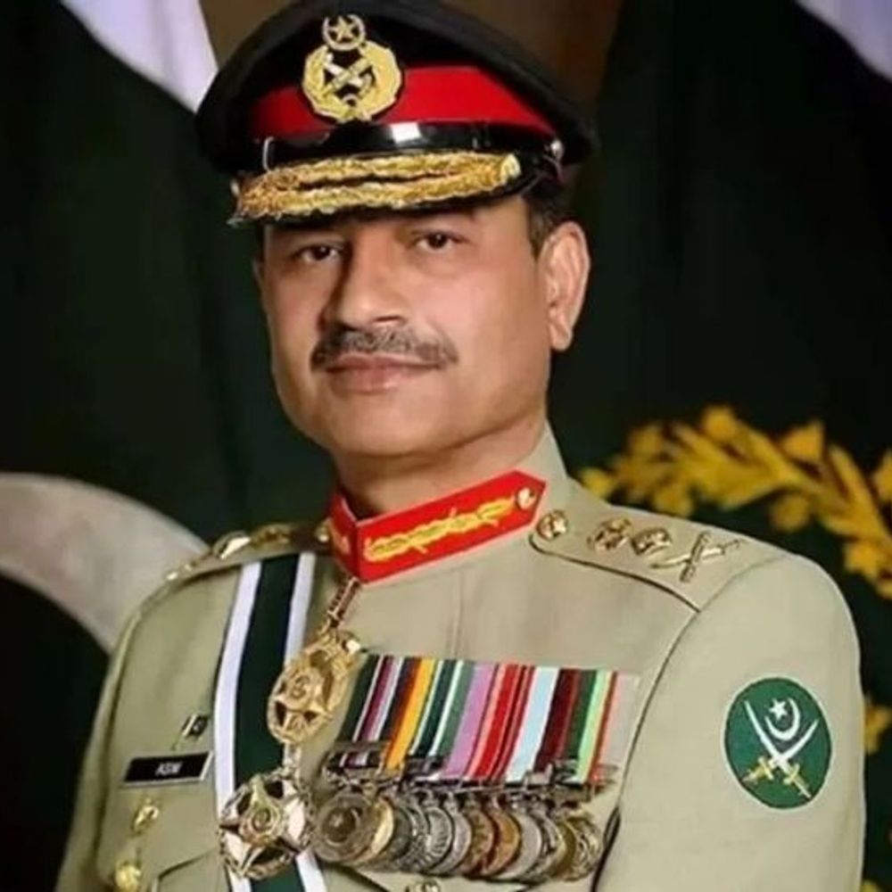 पाकिस्तान में तीनों सेनाओं के चीफ बने आसिम मुनीर:PM शहबाज ने सिफारिश की थी; एयरफोर्स चीफ को भी 2 साल का एक्सटेंशन मिला