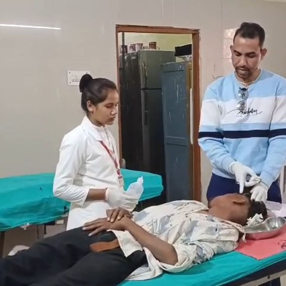 बांसवाड़ा में बारातियों ने डीजे संचालक का सिर फोड़ा:काम पूरा कर पैसे मांगने पर लोग भड़के; घायल का हॉस्पिटल में इलाज जारी