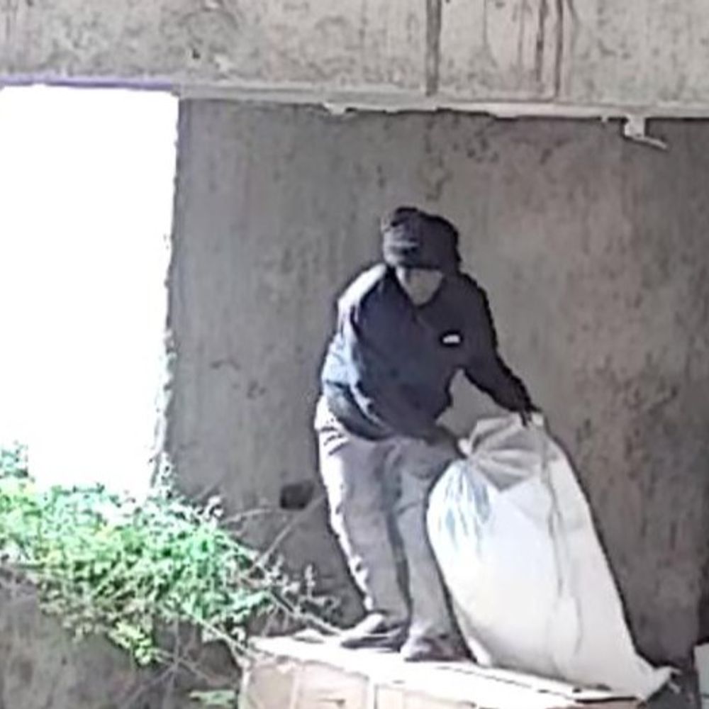 चोरी करते पकड़ा चोर, दी शिकायत:दूसरी बार आया तो पकड़ा गया, व्यापारी का आरोप– शिकायत पर दर्ज नहीं एफआईआर