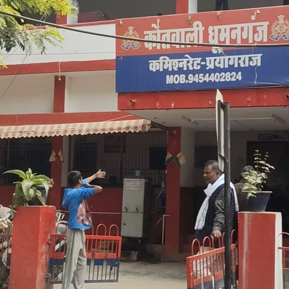 प्रयागराज में बारात के पास विवाद, दो भाई घायल:ईंट-पत्थर से हमला और गाड़ियों में तोड़फोड़, केस दर्ज