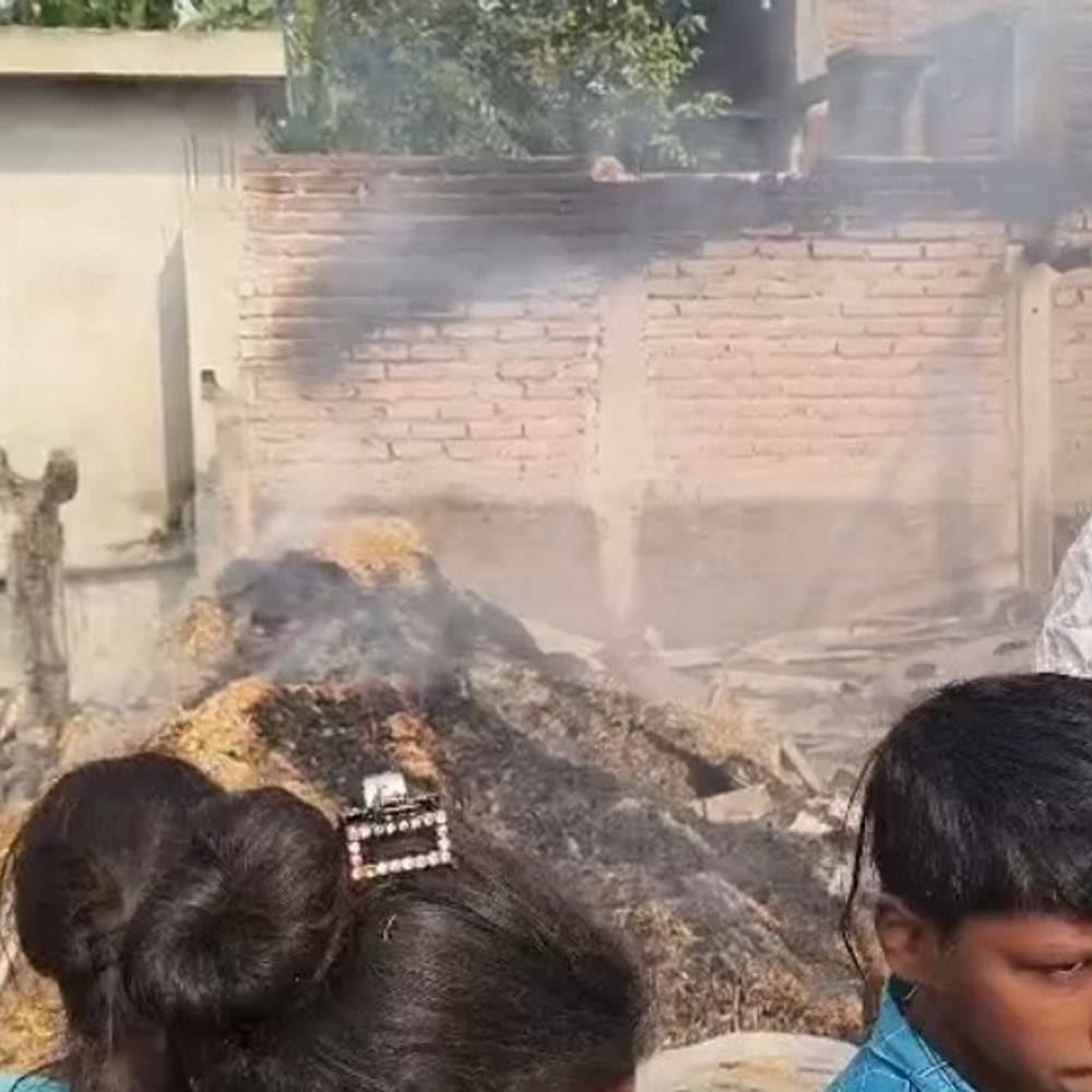 नानपुर में आग लगने से 5 घर राख:मवेशी जले, बेटी की शादी के लिए रखे डेढ़ लाख रुपए-सामान नष्ट