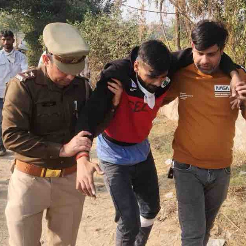 गाजियाबाद में पति-पत्नी से लूट, 2 बदमाश गिरफ्तार:मुठभेड़ के बाद 1 घायल, हथियार-गहने बरामद