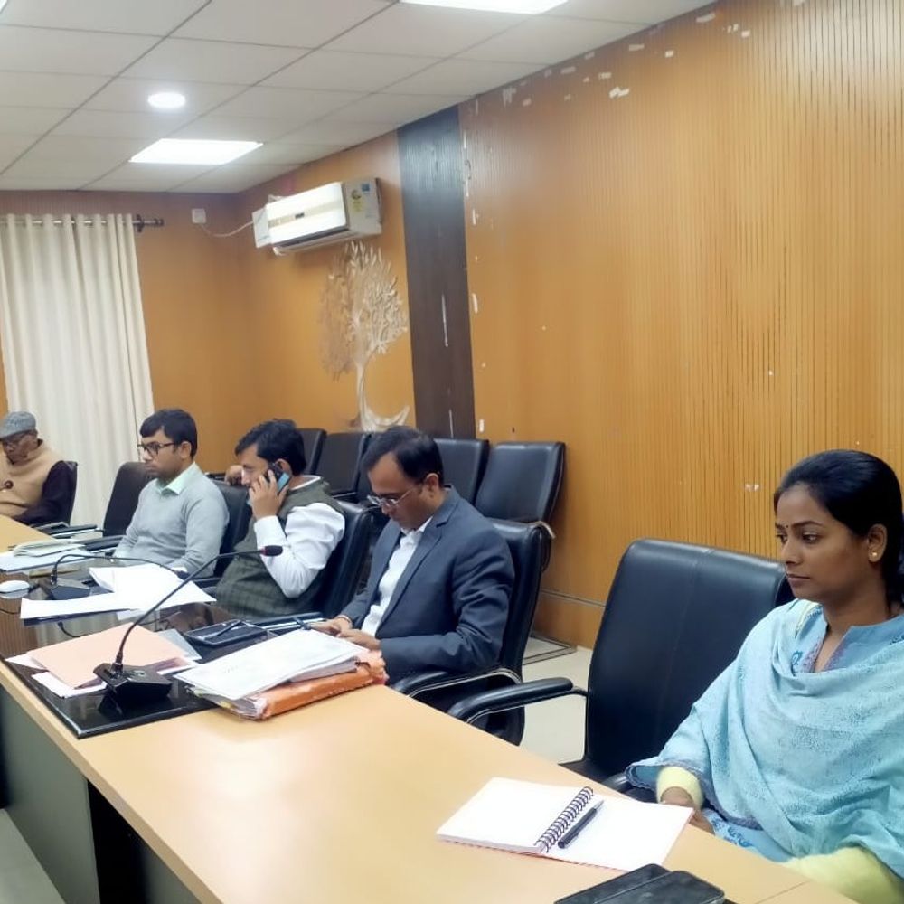 मुजफ्फरपुर में डीएम ने लिपिक को किया सस्पेंड:आदेश का किया था उल्लंघन, जमीन के मालिक से अवैध राशि मांगी थी