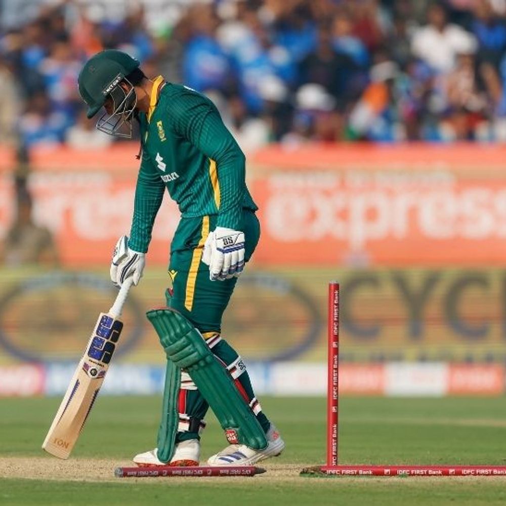 IND-SA; प्रसिद्ध ने क्विंटन डी कॉक को बोल्ड किया:डी कॉक 106 रन बनाकर आउट, ब्रेविस-यानसन क्रीज पर; साउथ अफ्रीका 228/5