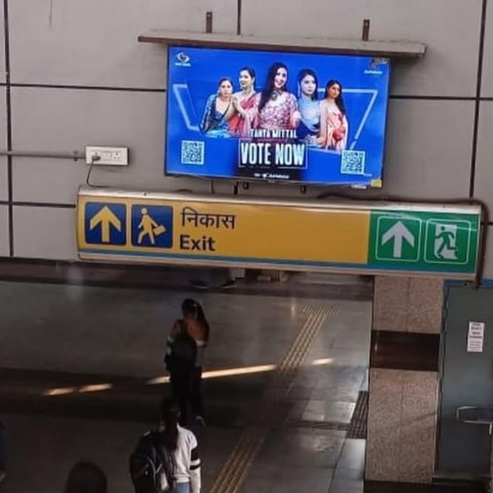 दिल्ली के 75 मेट्रो स्टेशन्स पर लगे तान्या के पोस्टर:लोगों से वोट करने की अपील की, यूजर्स बोले- दिल्ली नहीं तान्या मेट्रो स्टेशन है