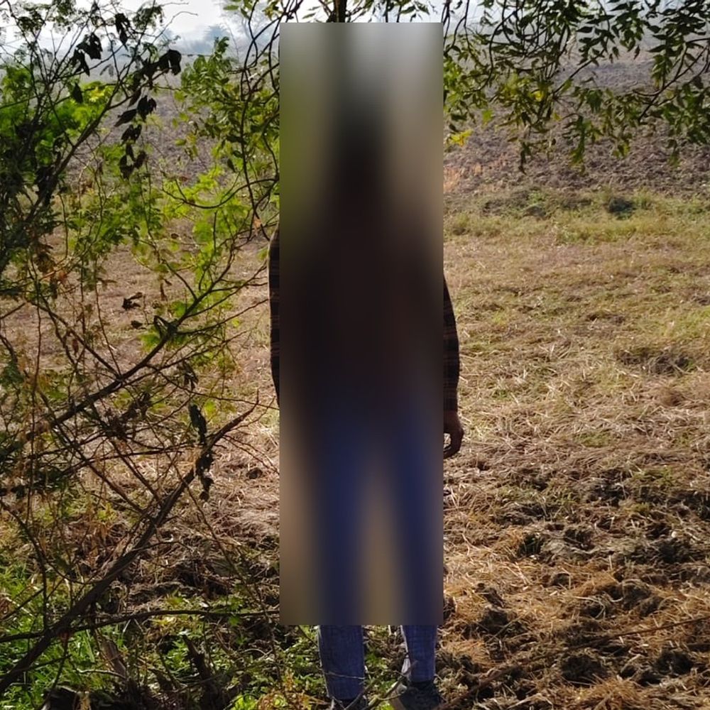 नाबालिग से रेप के आरोपी ने लगाई फांसी:गांव के बाहर पेड़ से लटका मिला शव, रात से लापता था